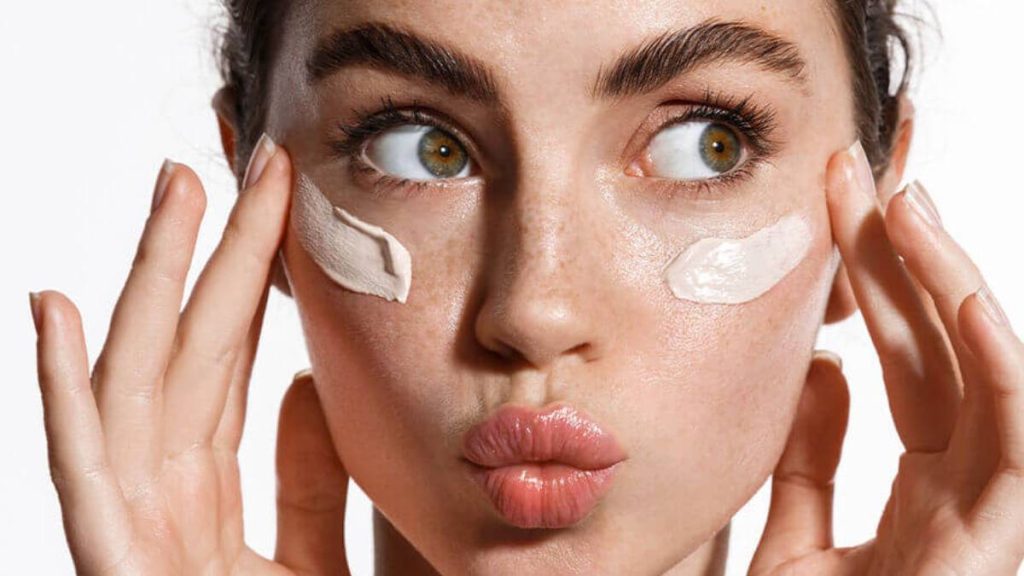 چرا ضدآفتاب مهم‌ترین مرحله روتین مراقبت از پوست است؟